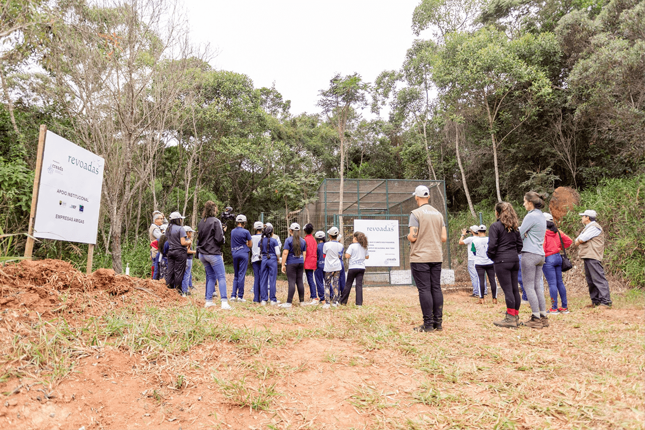 Visita guiada ao recinto de soltura do Projeto Revoadas