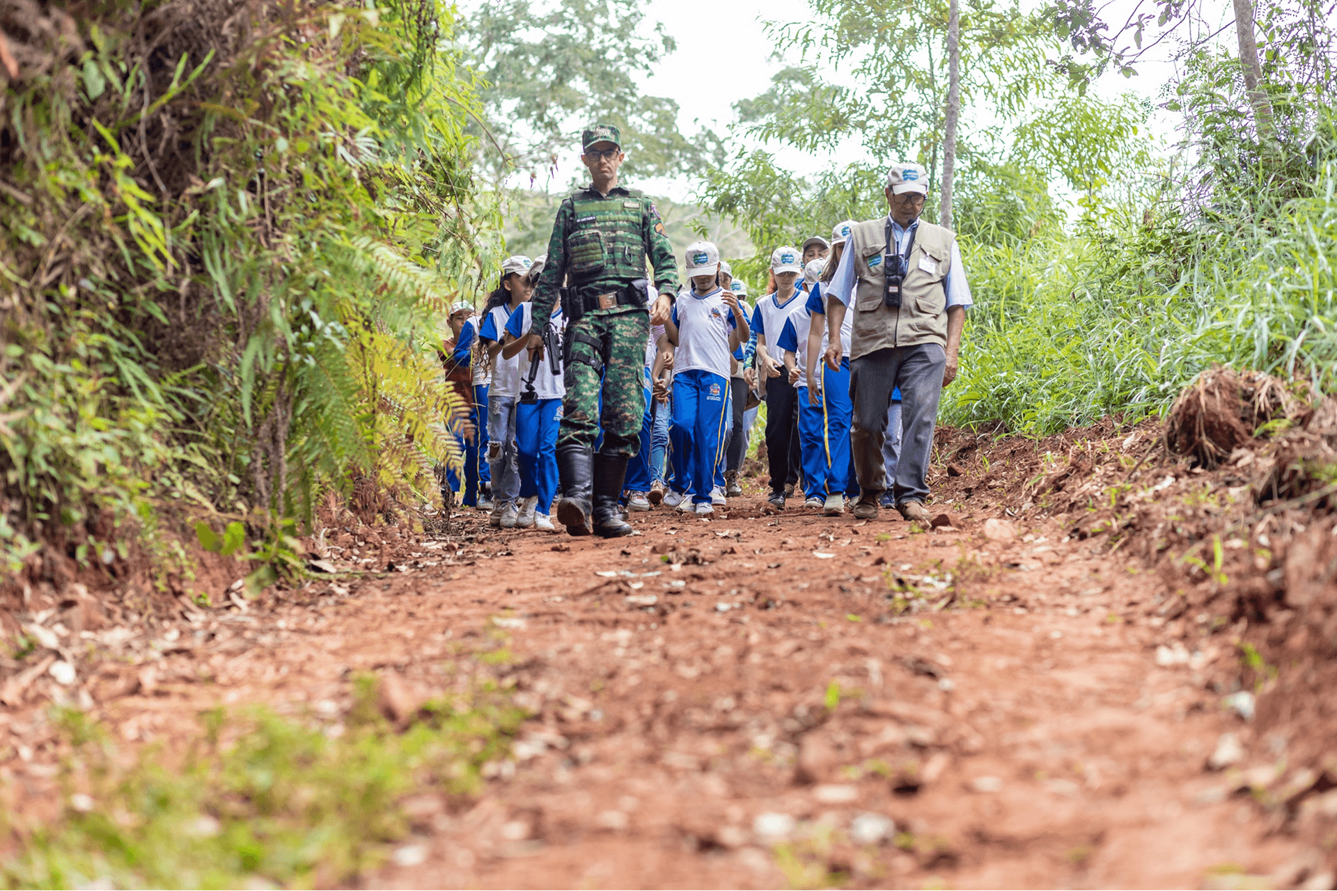 Educação ambiental no CREADS — visita guiada em trilha